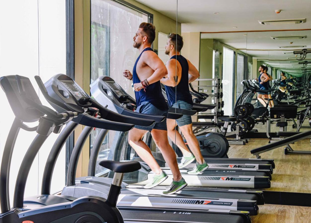 Skyview Resort Phuket Patong Beach Exterior foto A treadmill in use